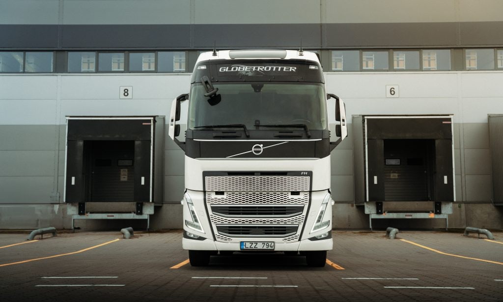 Oferta pracy dla kierowcy C+E. Chłodnia, lub Koffer – Tandem – System 2/1 – Codzienny powrót na pokój.